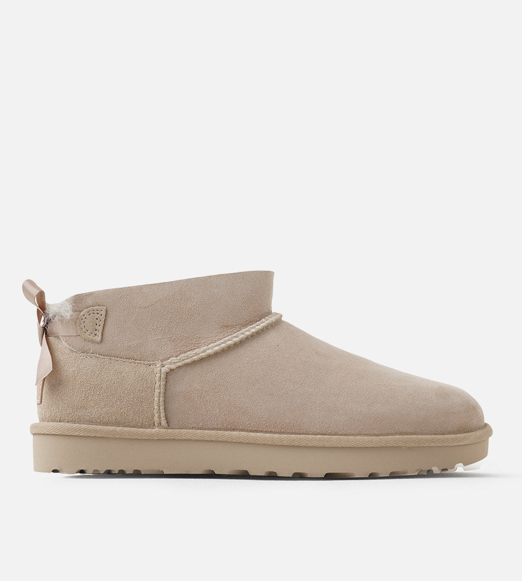 UGG W Ultra Mini Bailey Bow Sand