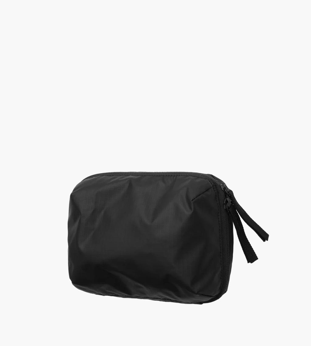 D__b__™ Hugger Organizer Black Out
