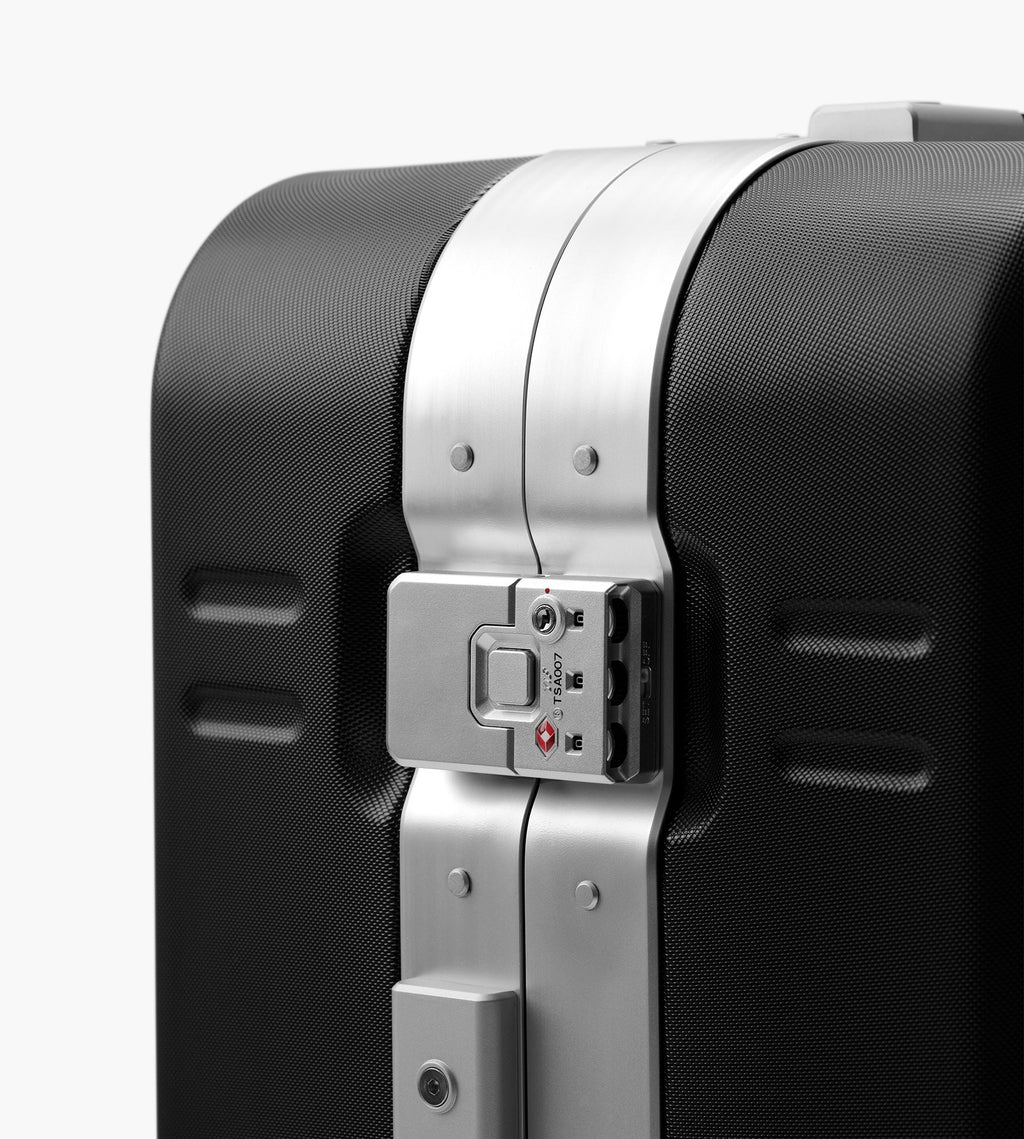 D__b__™ Ramverk Pro Check-in Luggage Medium Silver