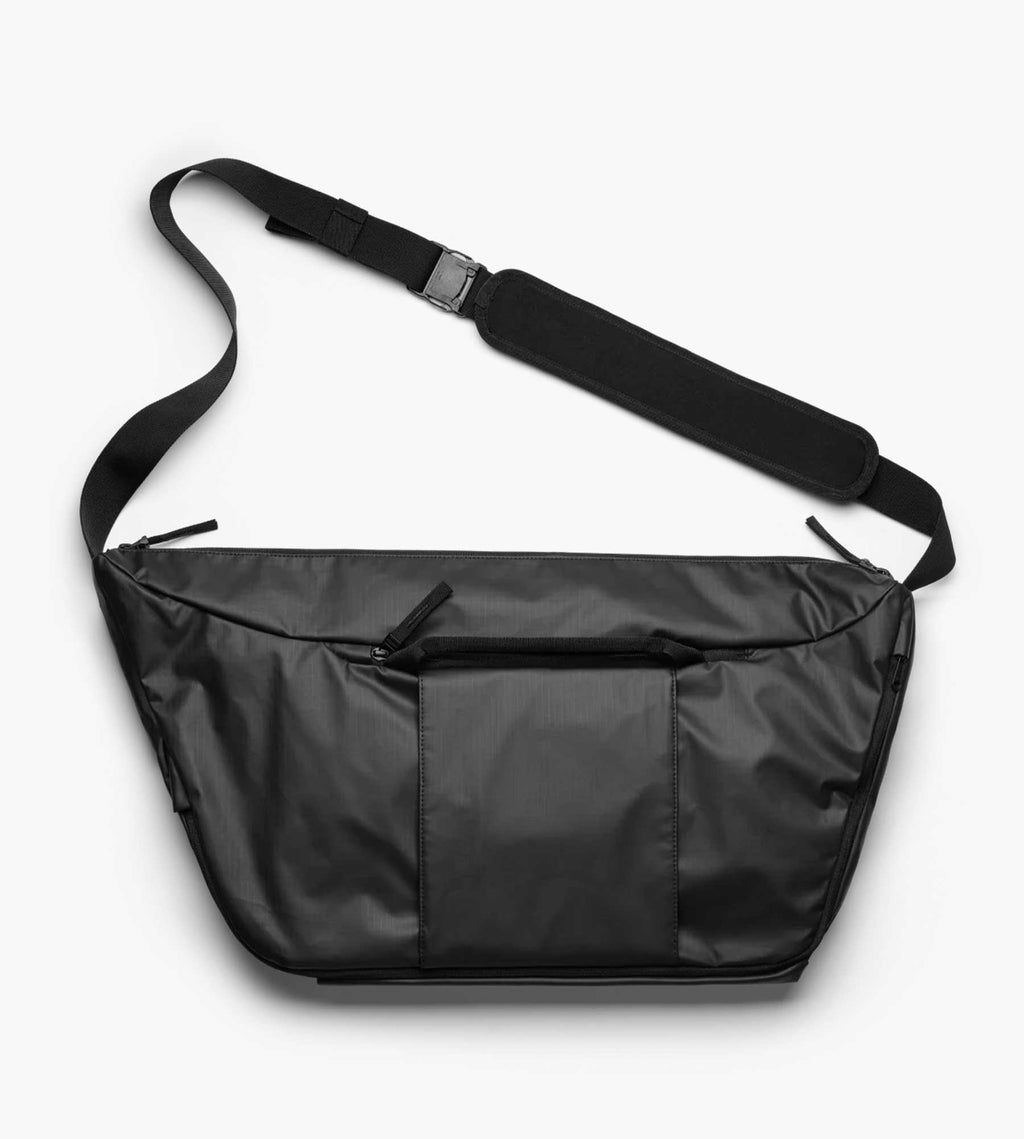 D__b__™ Ramverk Pro Sling Bag 24L Black Out