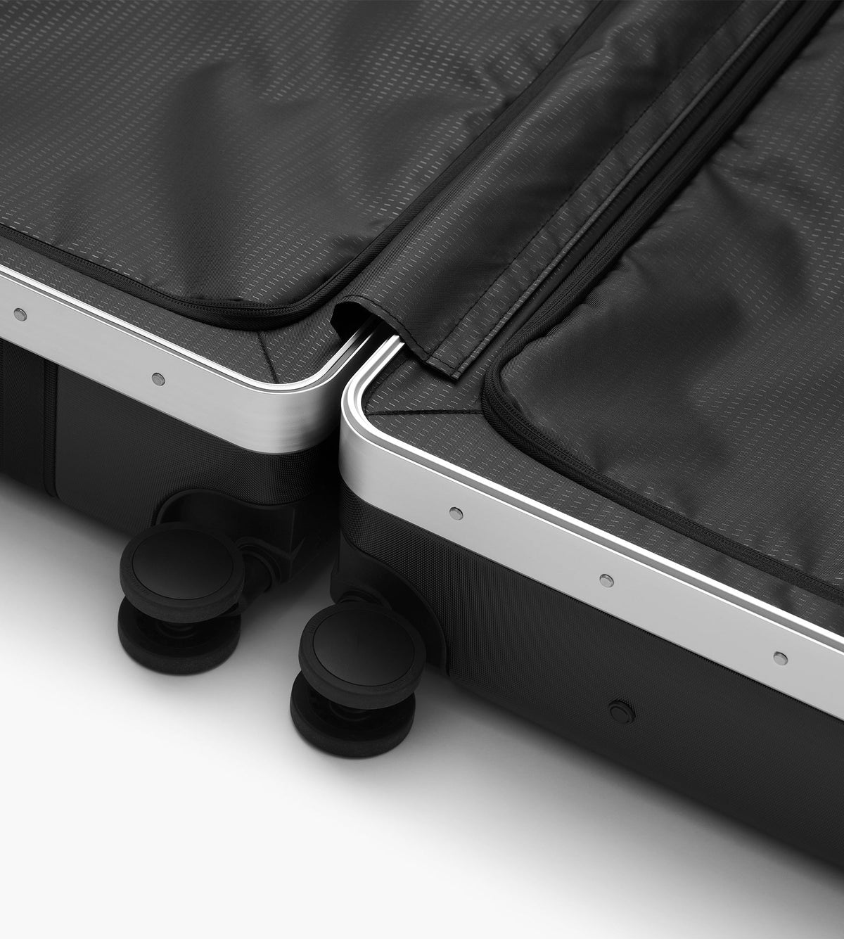 D__b__™ Ramverk Pro Check-in Luggage Large Silver